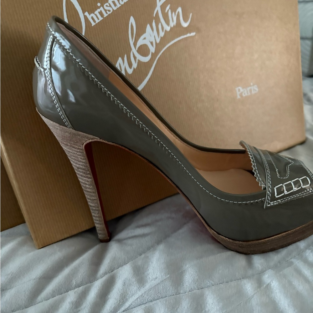 Christian Loubutin Penichi size 8.5